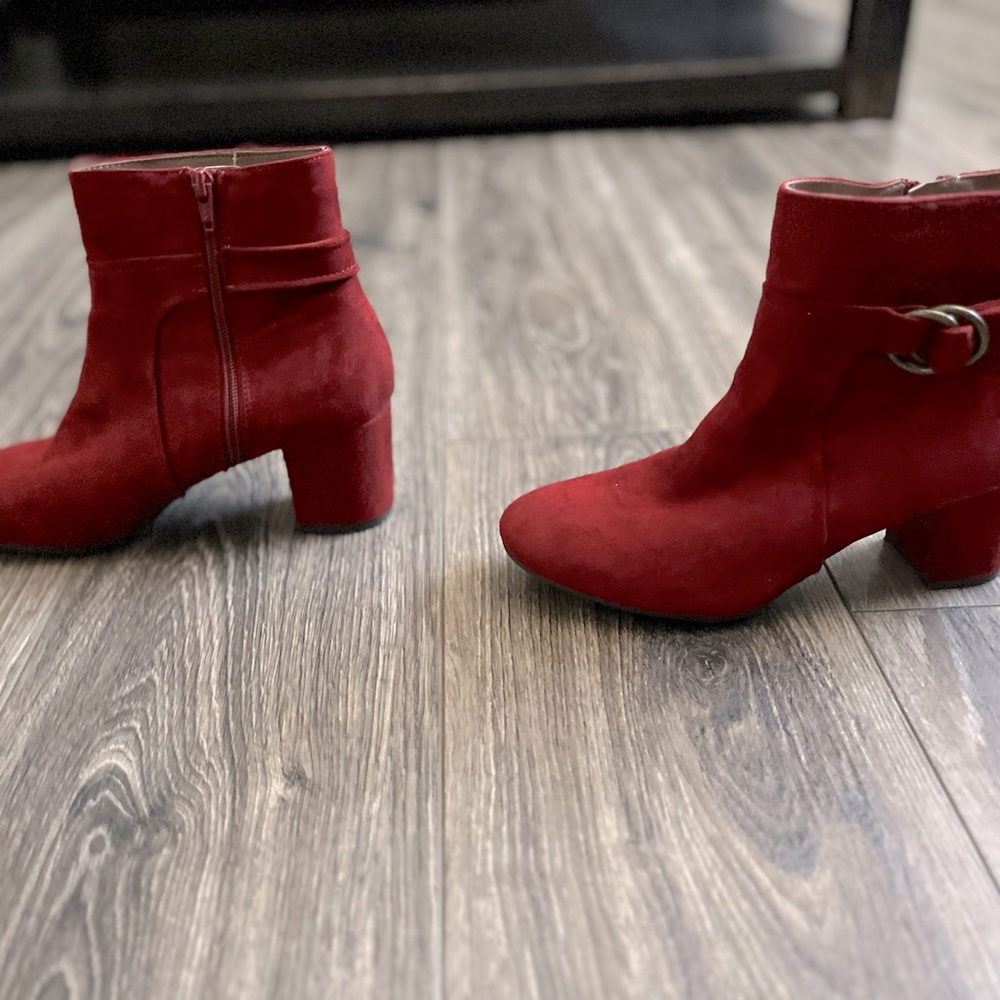 Retro style curved zip up booties